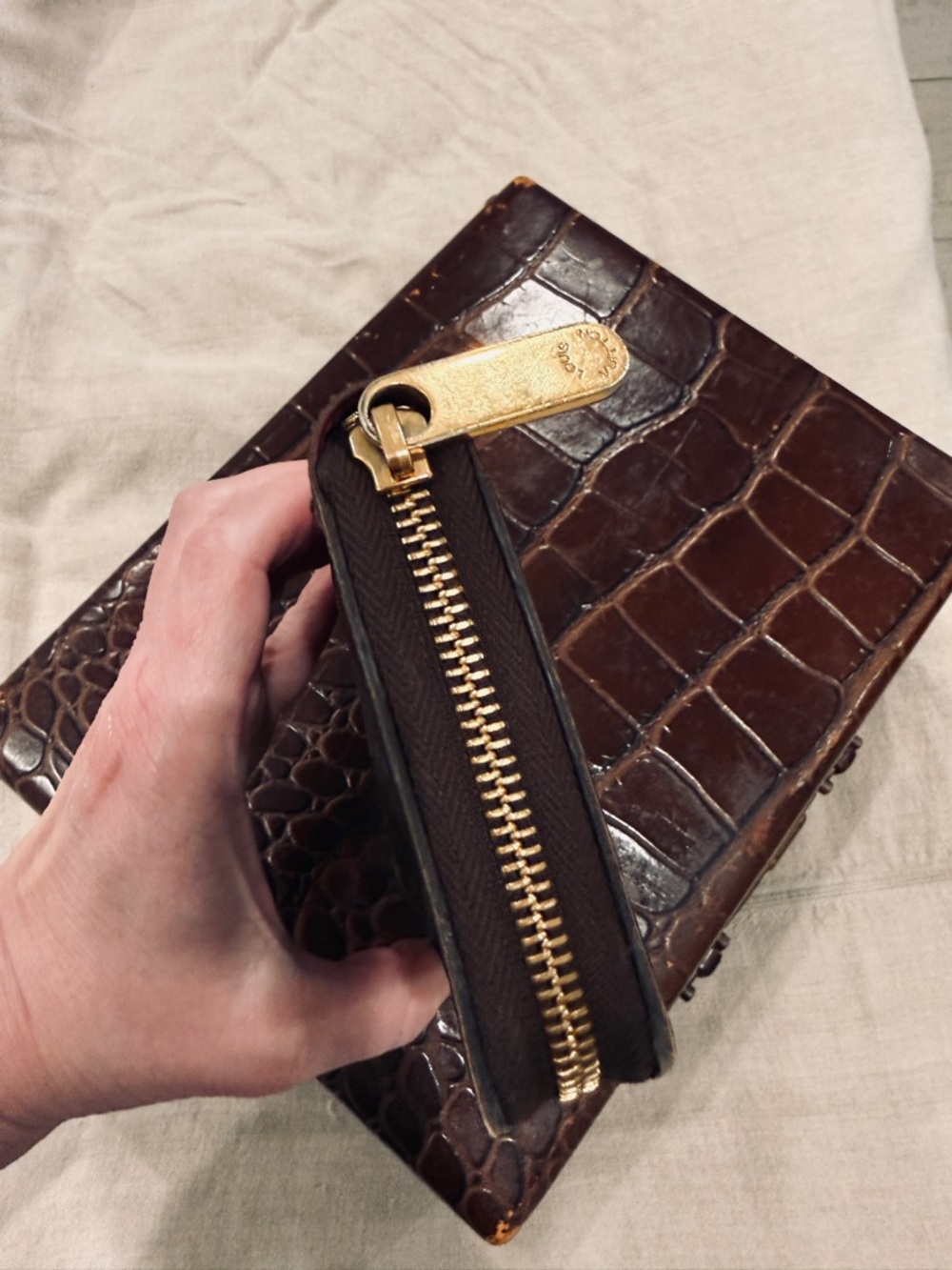 Louis Vuitton Monogram Zippy Wallet, poppy red interior. - Picture 4 of 8